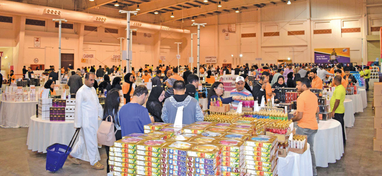 Gulf Weekly The rush is on for bargains at the bazaar!