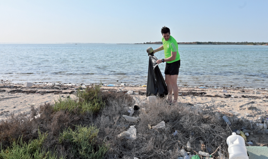 Gulf Weekly TACKLING SANDBAR TRASH SITE