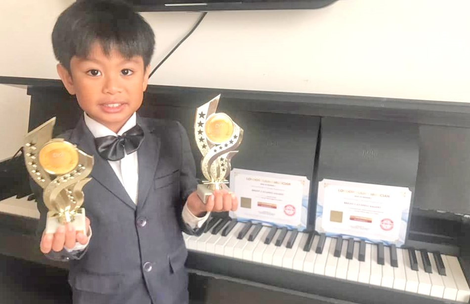 Gulf Weekly Pint-sized Brent hits right notes on the piano